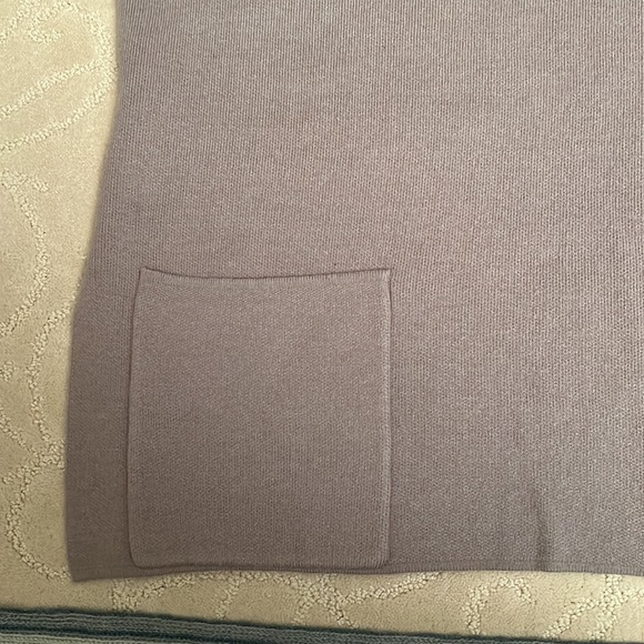 Cashmere Crew Sweater. Mustard. Like new - Picture 3 of 3